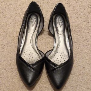 Size 10 Life Stride soft system pointy flats